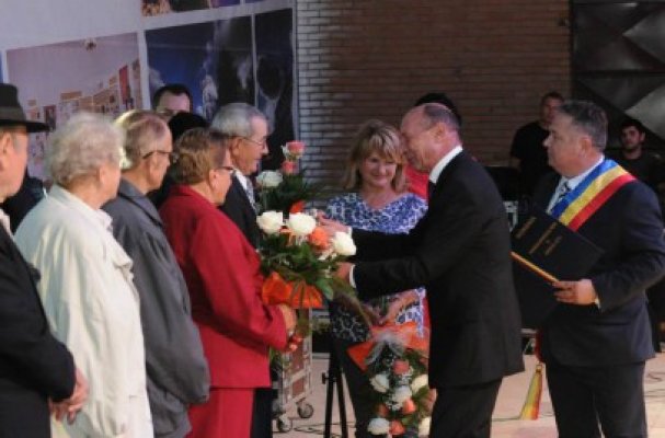 Băsescu către soţie: 